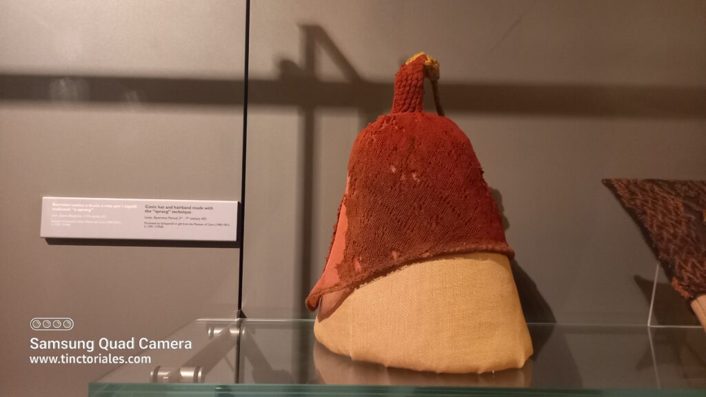 Gorro tejido con sprang, Museo egipcio de Turin, Italia