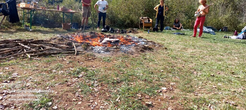 Ahora se añade más leña, herramientas