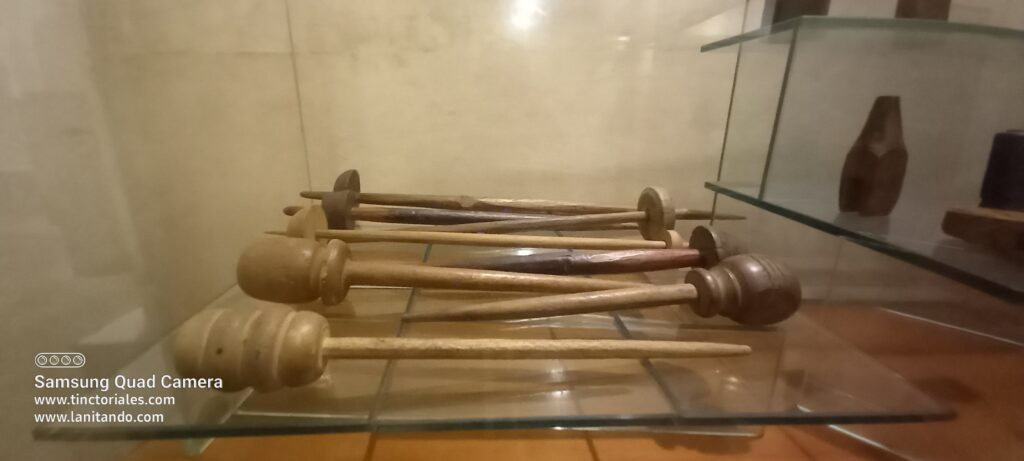 Husos y herramientas del Museo de la Madera de Fes