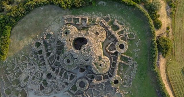 Me impresionó esta foto que anuncia el programa de arqueología de "France Culture"