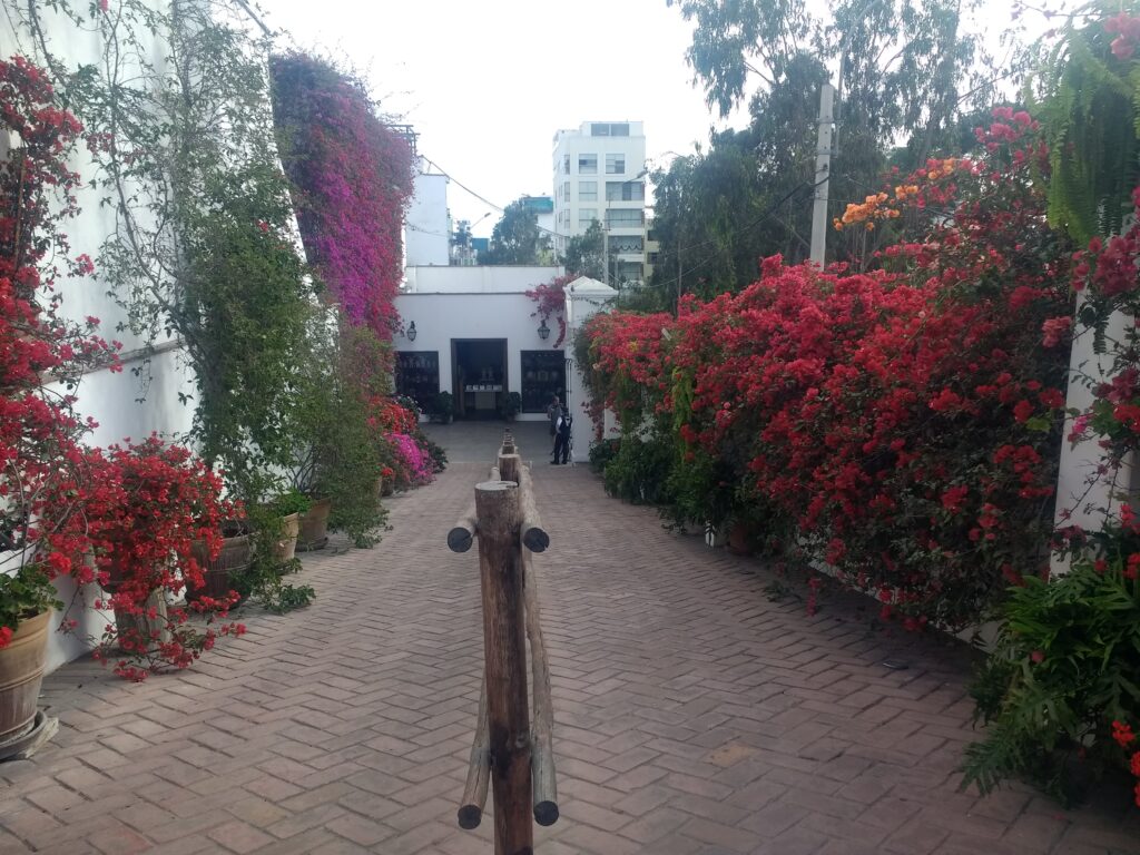 Entrada del Museo Larco en Lima, merece el viaje