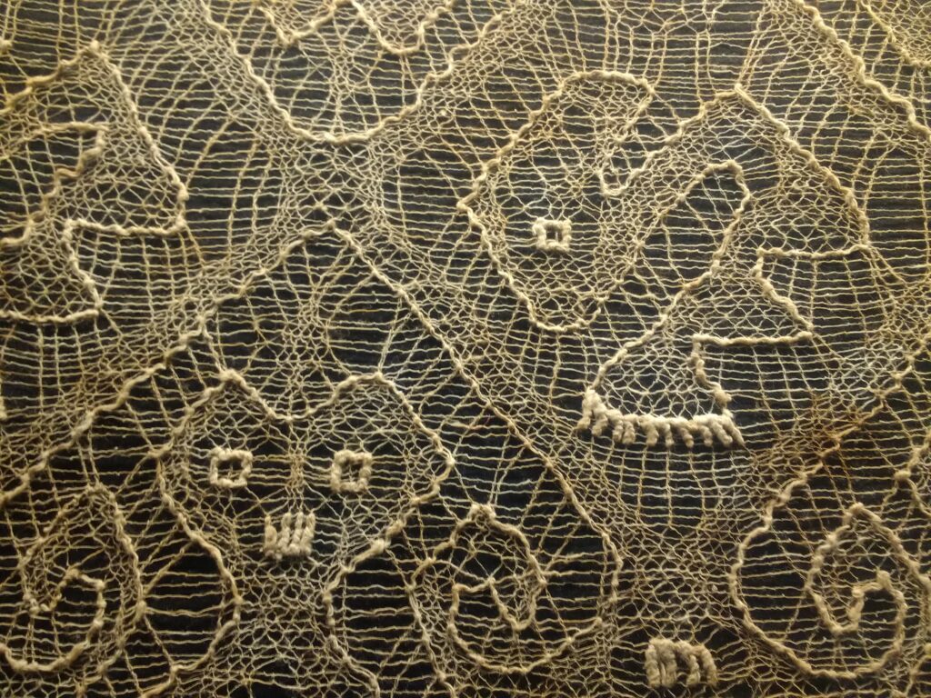 Detalle de una de las maravillosas gasas Chancay visibles en el Museo Amano, Lima, Perú. Merece el viaje